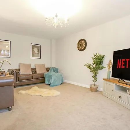 Detached 4 Bed-Ultrafast Wifi Garden Free Parking Villa Milton Keynes Exterior photo